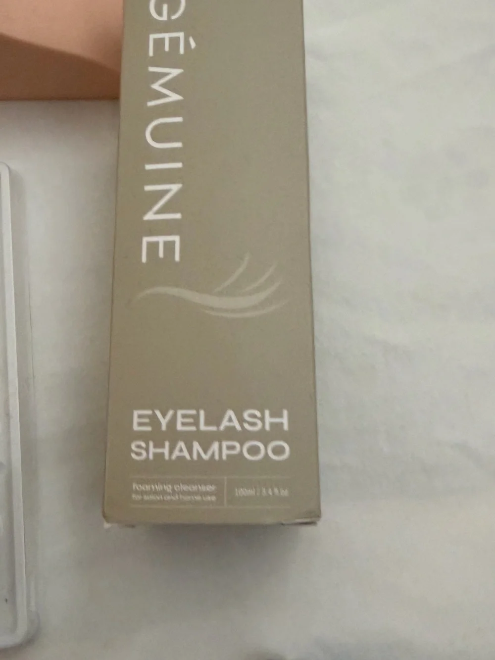 N/A cream eyelash